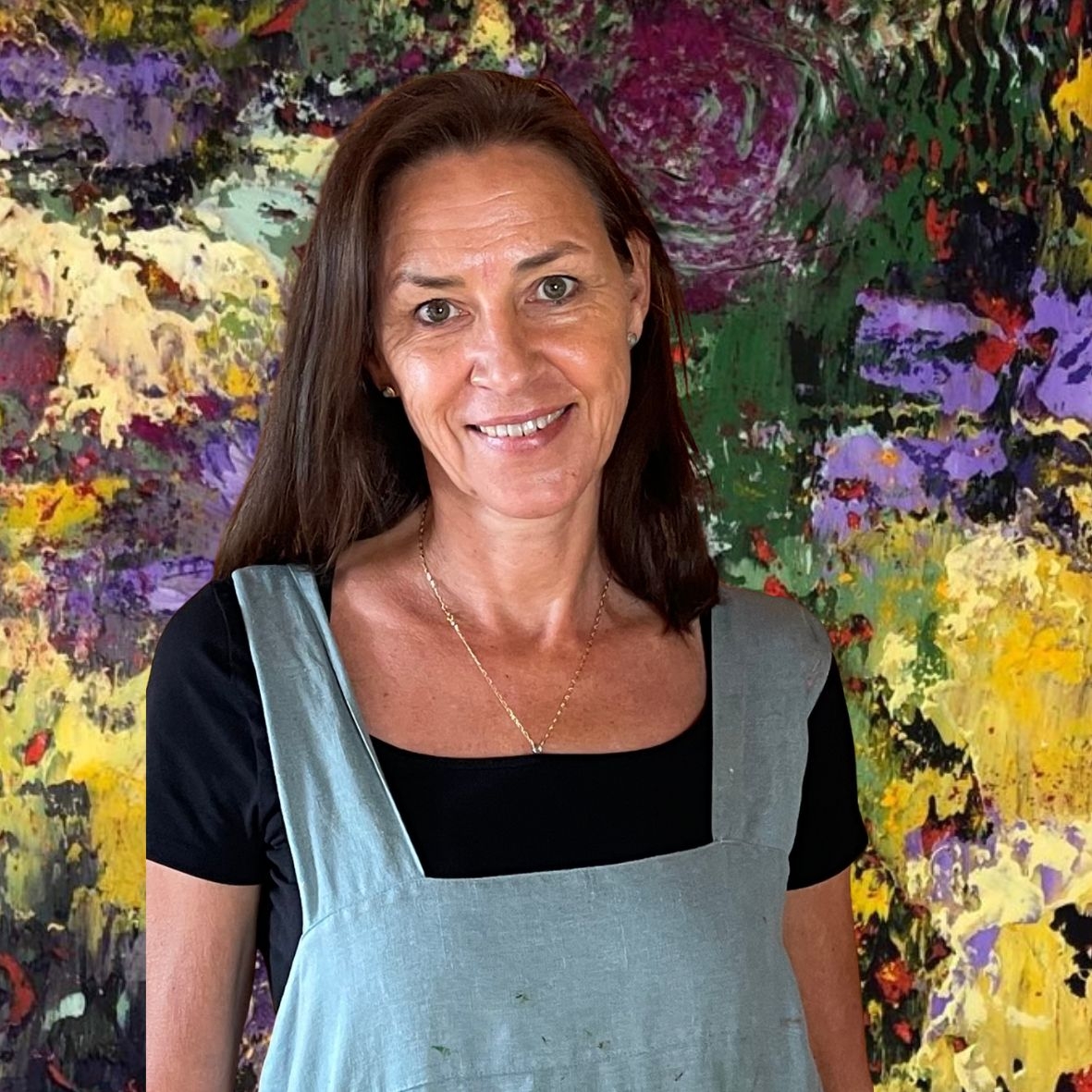 Marina Teding van Berkhout in front of a textured floral painting